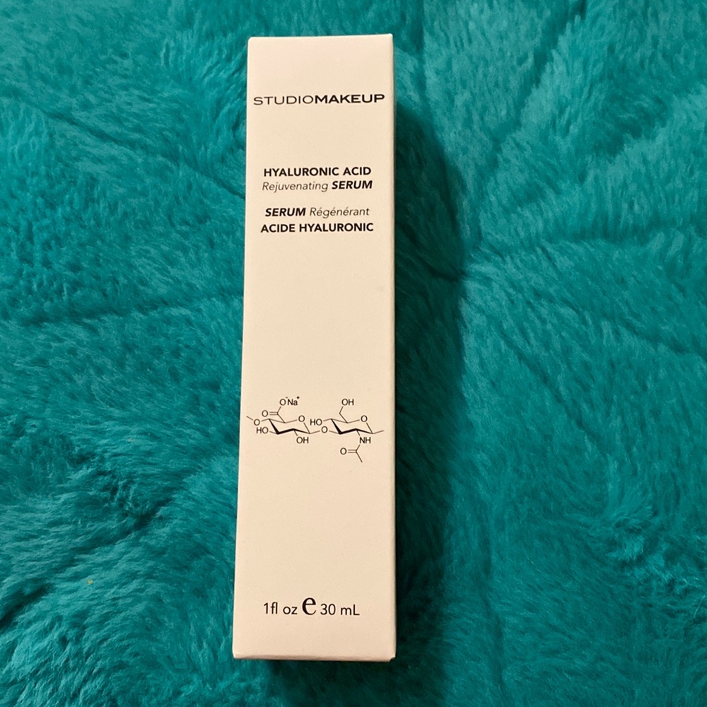 STUDIOMAKEUP. Hyaluronic Acid Rejuvenating Serum